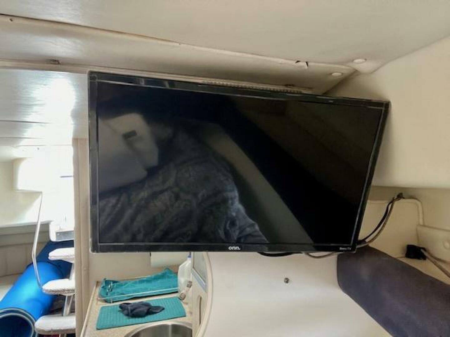 2000 Rinker 342 Fiesta Vee - Image 17