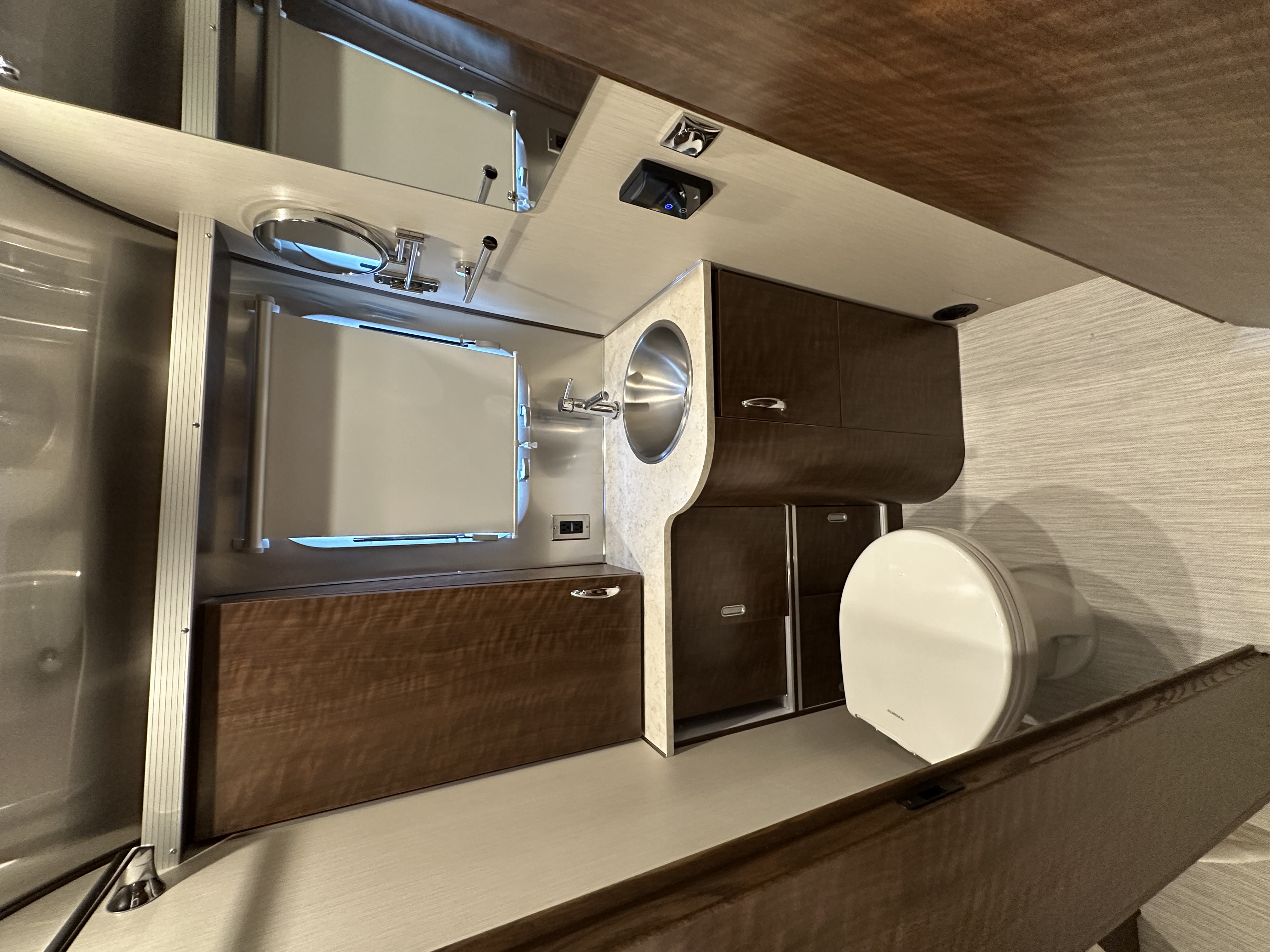 2027 Airstream Globetrotter 27FB Twin - Image 19