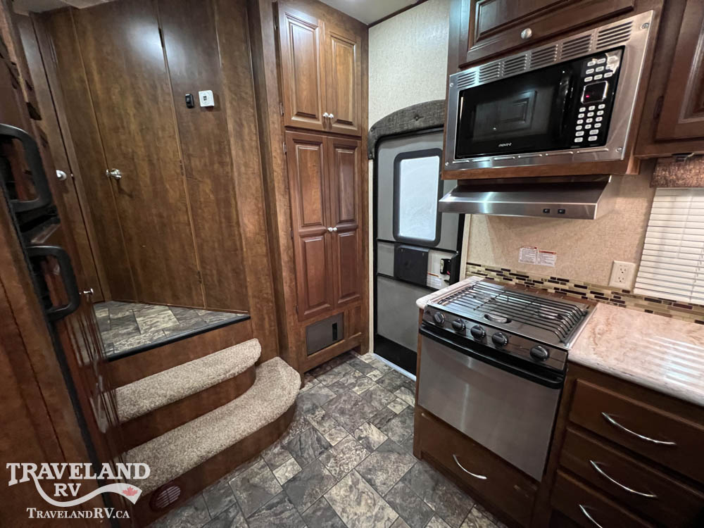 2015 Coachmen Chaparral Signature 327RLKS - Image 11