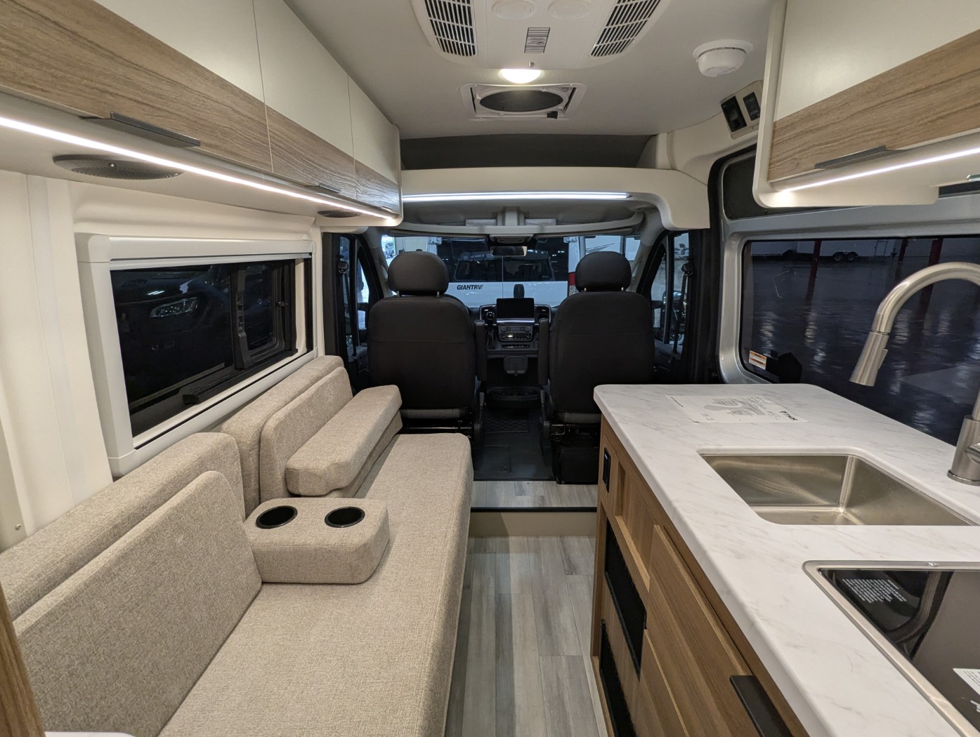 2027 Thor Motor Coach Rize Sport 18M - Image 25