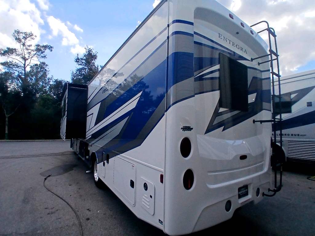 2026 ENTEGRA COACH VISION XL 34G - Image 3