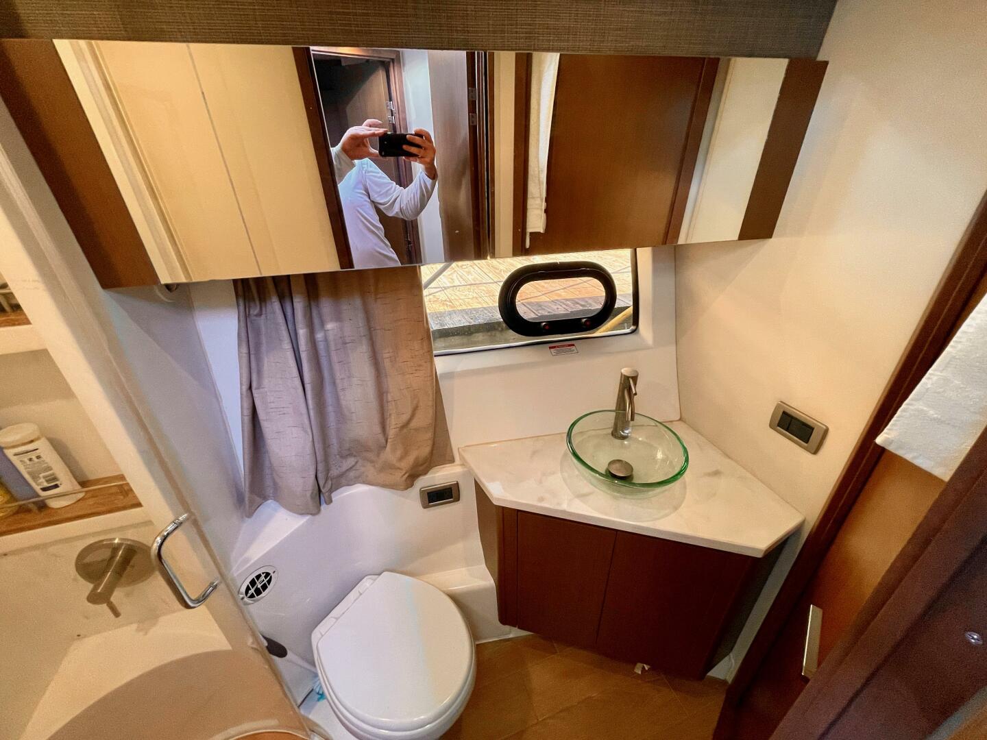 2017 Sea Ray 400 Sundancer - Image 57