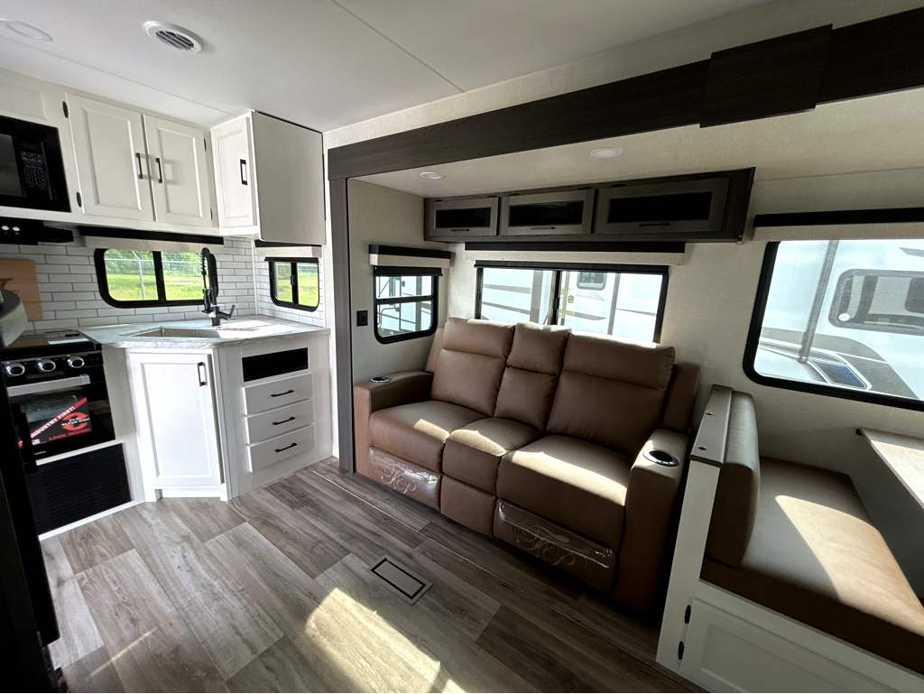 2026 VENTURE RV SPORTTREK 251VRK - Image 16