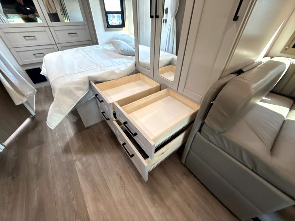 2027 ENTEGRA COACH ODYSSEY 24B - Image 17