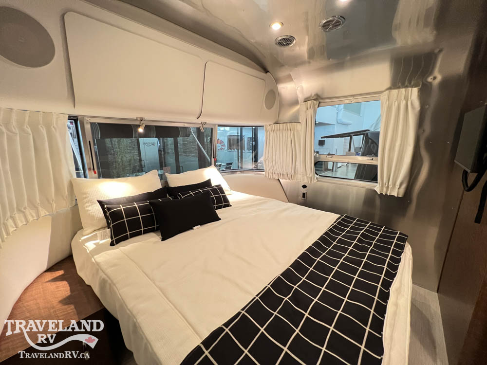 2026 AIRSTREAM 30RBQ GLOBETROTTER - Image 28