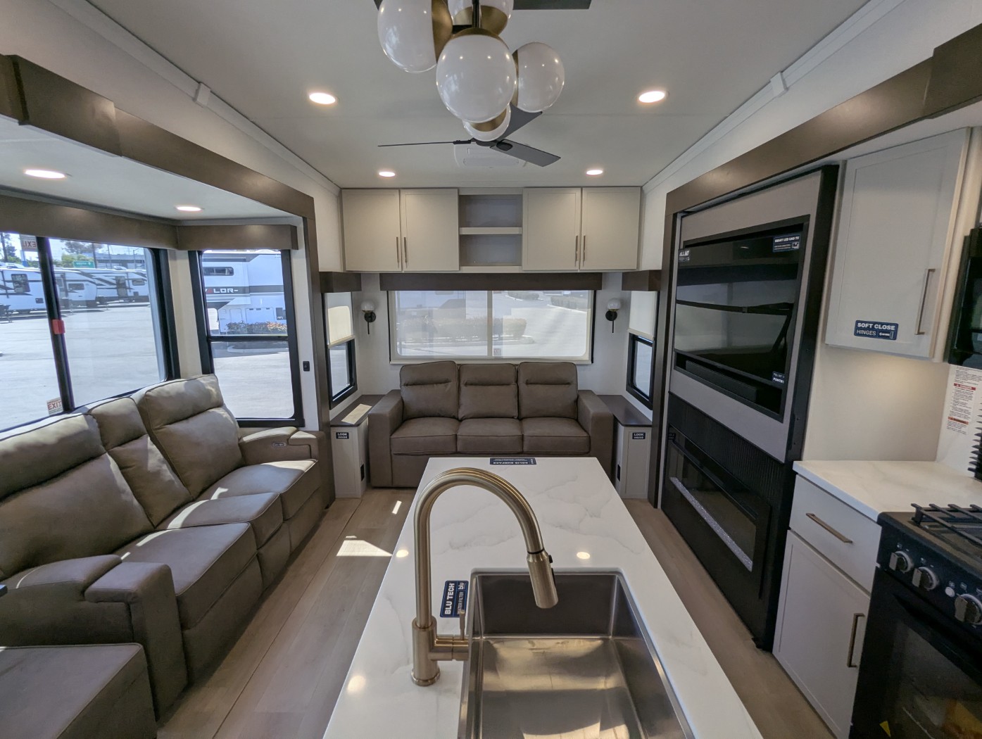 2027 Alliance RV Paradigm 310RL - Image 17