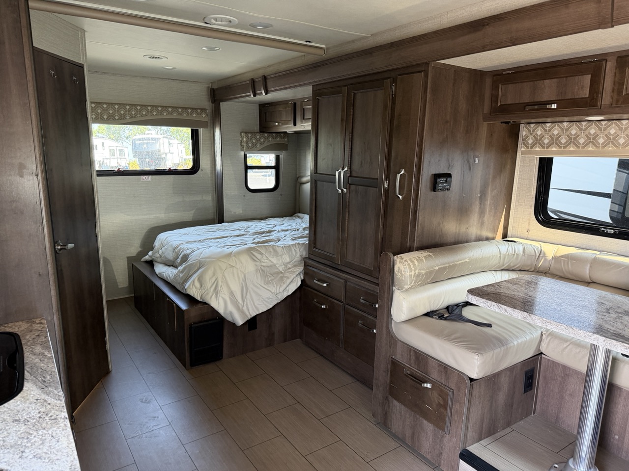 2018 Jayco Melbourne Prestige 24LP - Image 7
