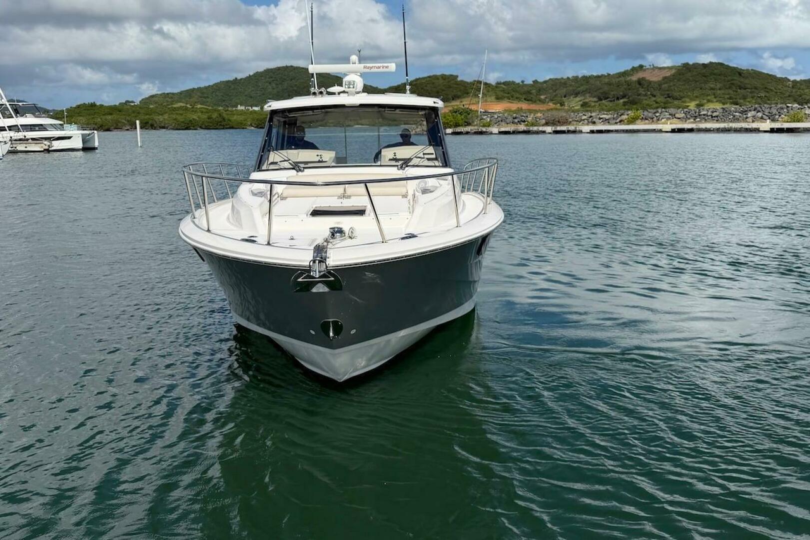 2021 Boston Whaler 405 Conquest - Image 9