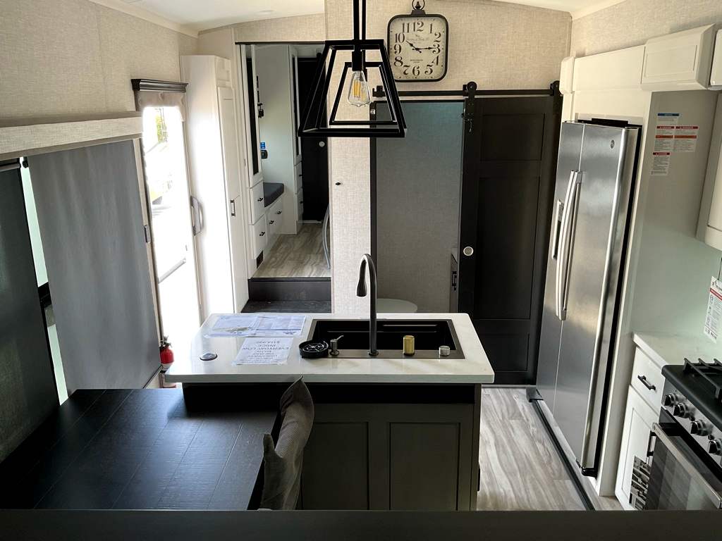 2025 JAYCO PINNACLE 38 FLGS - Image 9