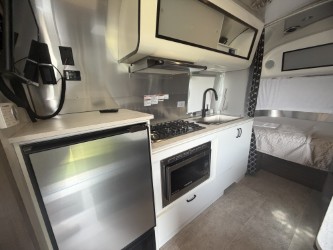 2022 AIRSTREAM CARAVEL 22FB - Image 13