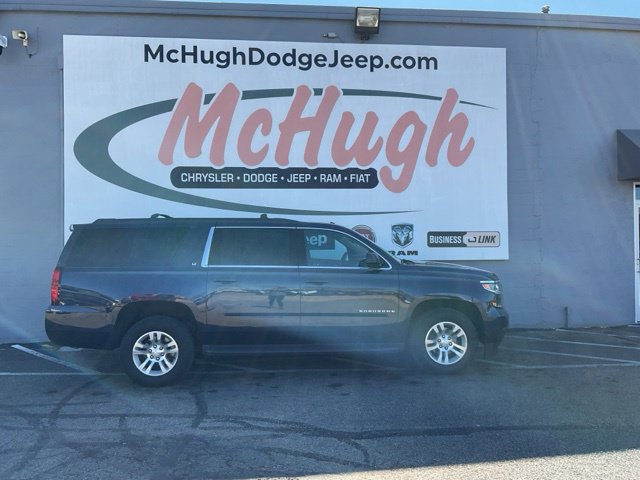 2019 Chevrolet Suburban 1500 Utility 4D LT 4WD - Image 4
