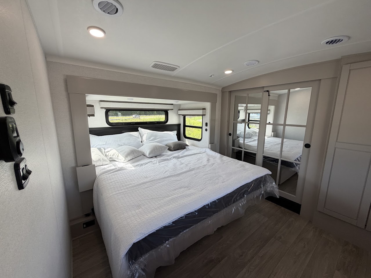 2027 JAYCO NORTH POINT 391TBBH - Image 49