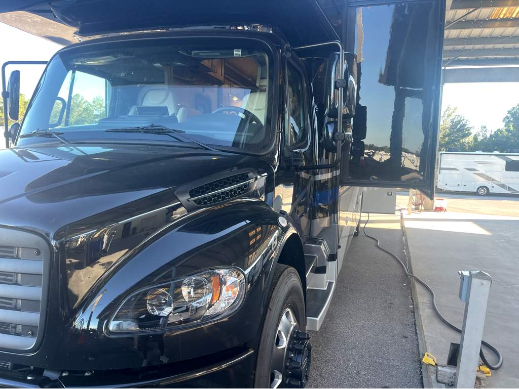 2026 THOR MOTOR COACH PASADENA 38FX - Image 2