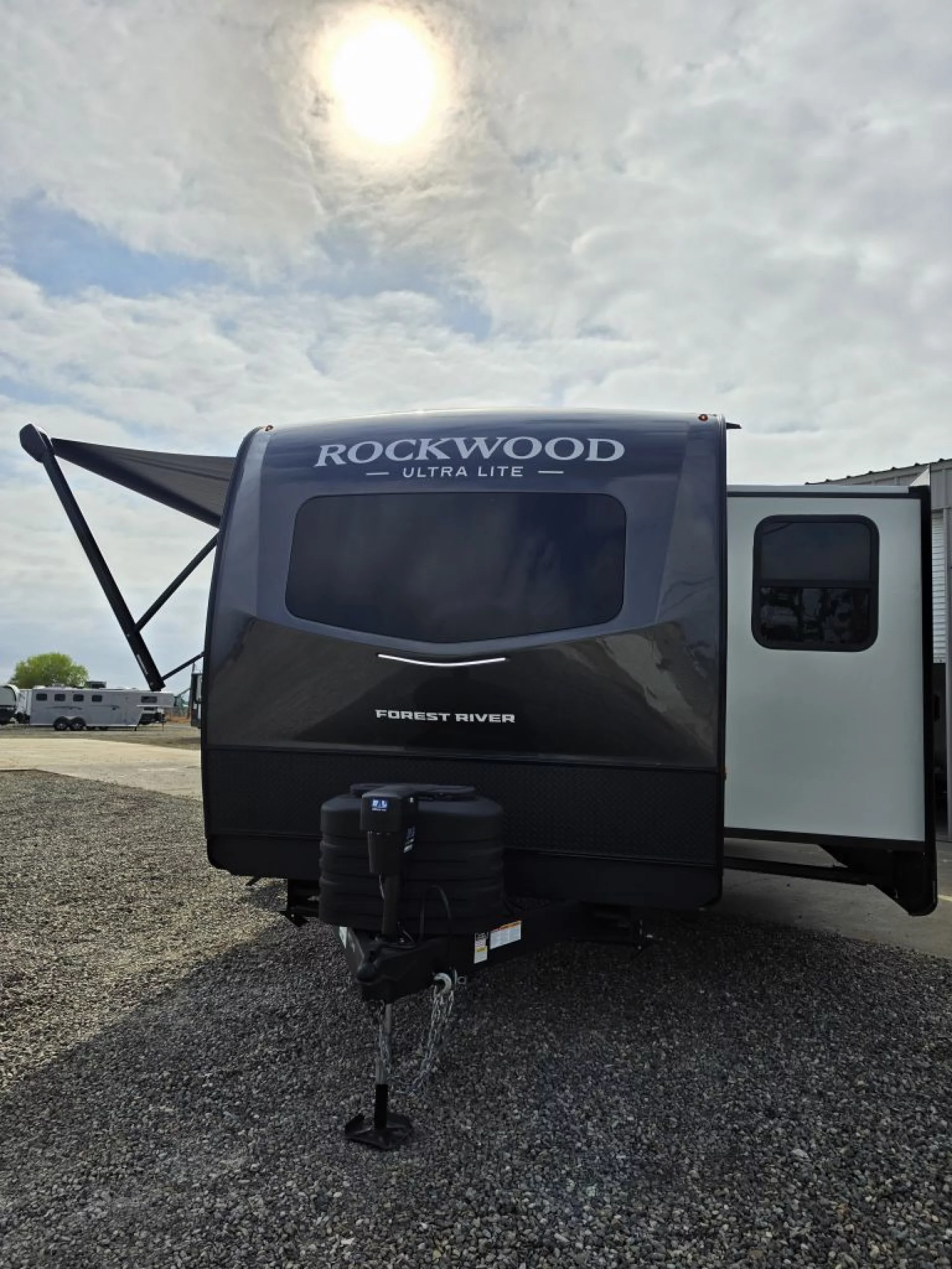 2027 FOREST RIVER ROCKWOOD ULTRA LITE 2608BS - Image 3