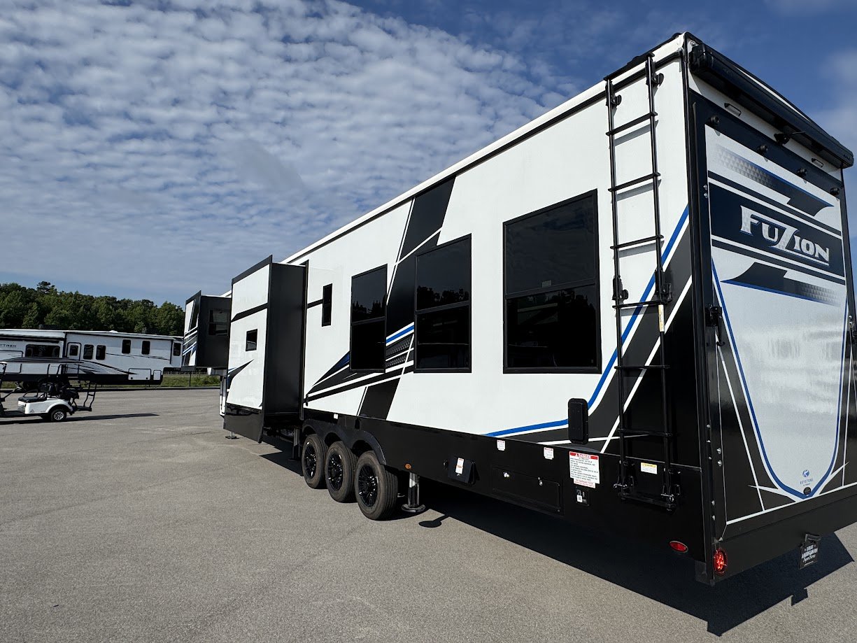 2025 Keystone FUZION 419 - Image 4