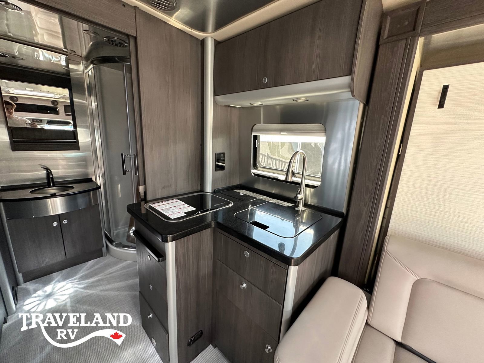 2025 Airstream Atlas Murphy Suite - Image 10