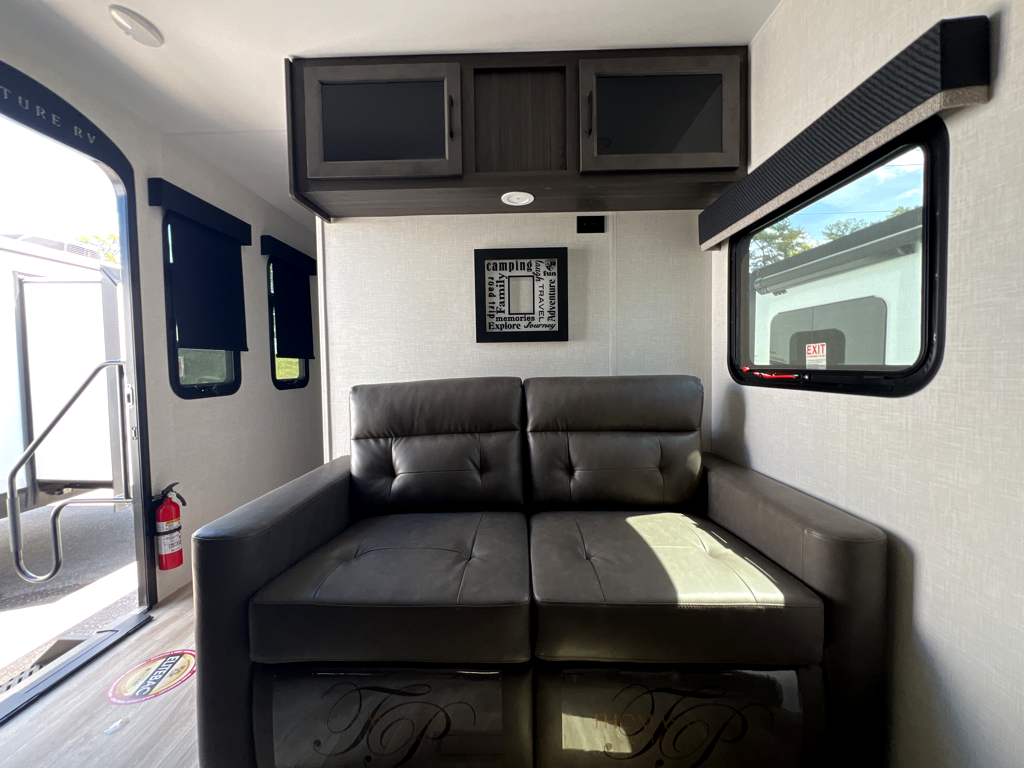 2026 VENTURE RV SPORTTREK 333VFK - Image 8
