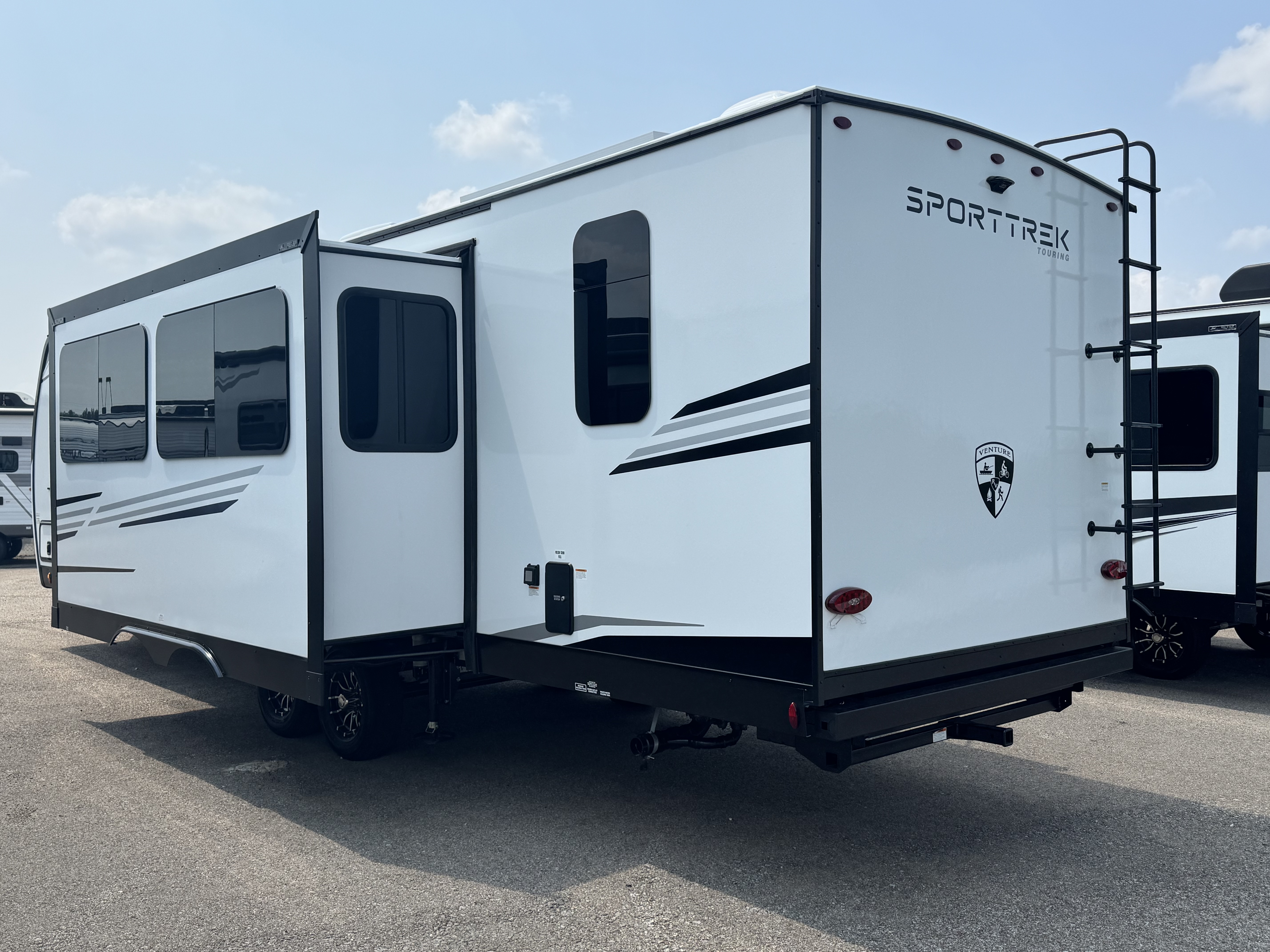 2027 VENTURE RV SPORTTREK 292VRB - Image 4