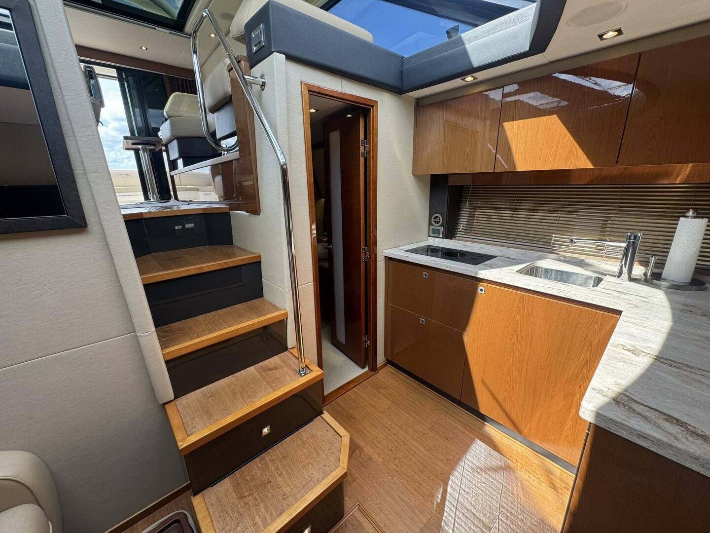 2015 Sea Ray - Image 16