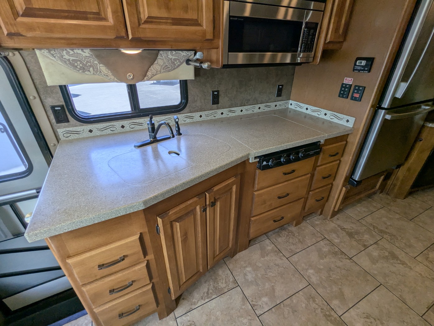 2014 Tiffin Allegro 36 LA - Image 16