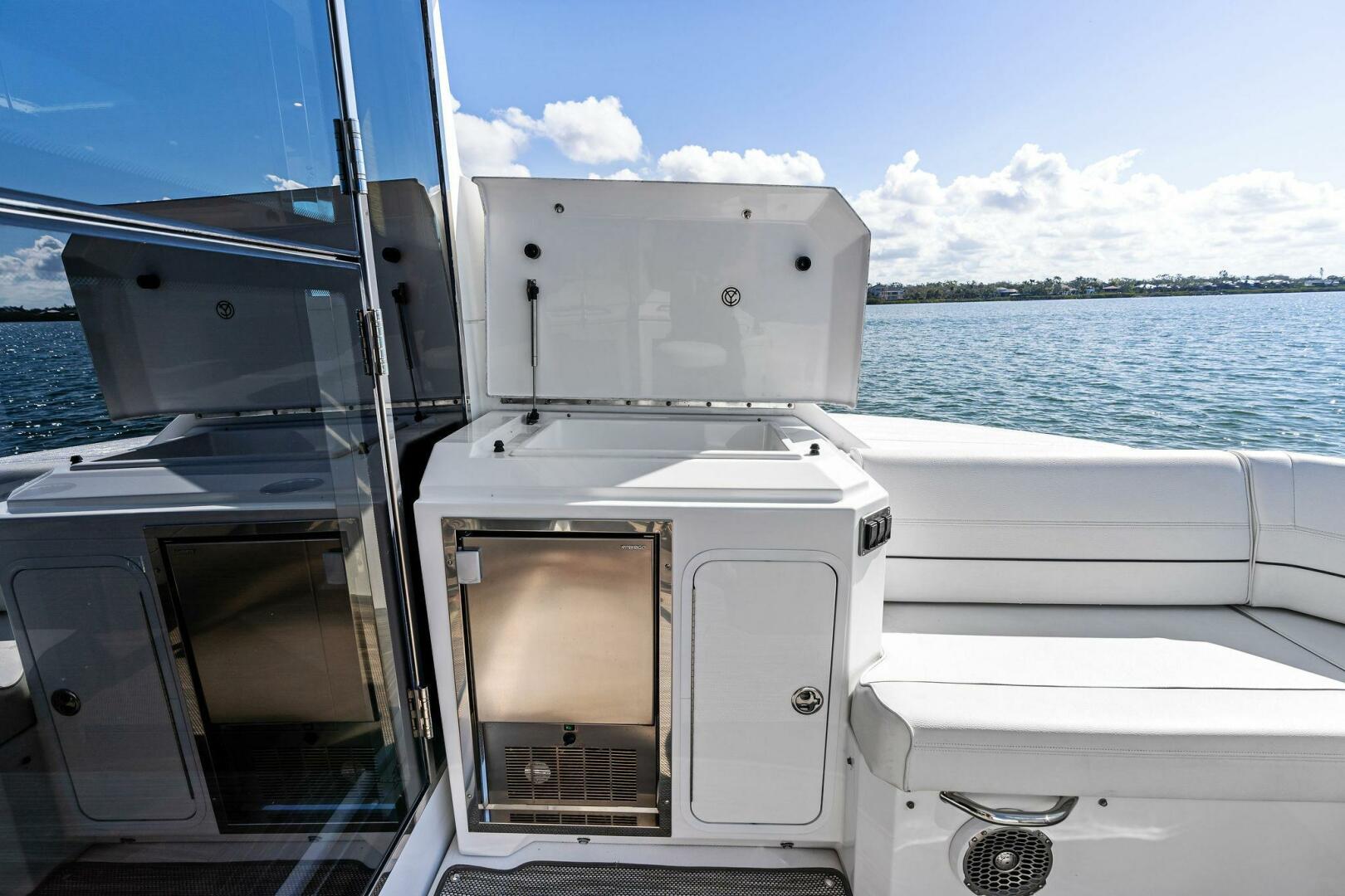 2019 Cruisers Yachts 45 Cantius - Image 19