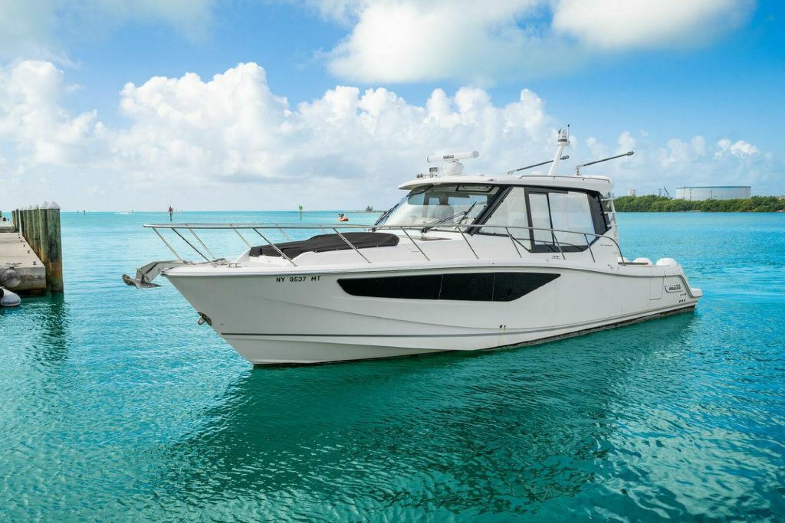 2023 Boston Whaler 405 Conquest - Image 10