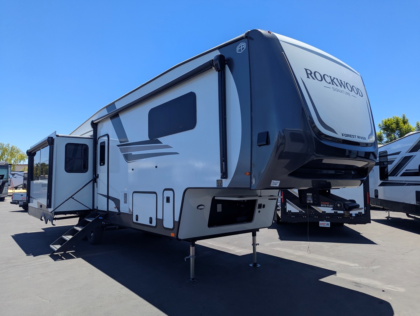 2026 Forest River Rockwood Signature R371RK - Image 1