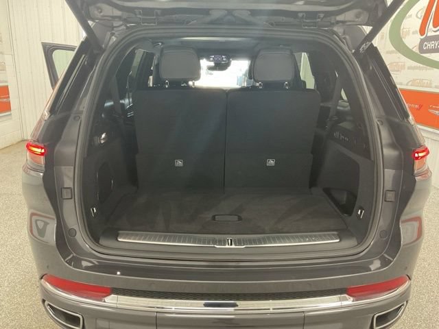 2023 Jeep Grand Cherokee L Utility 4D Overland 4WD V6 - Image 30