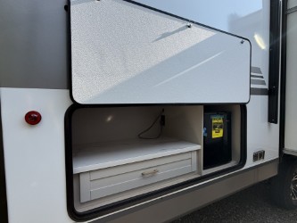 2027 JAYCO JAY FLIGHT 333BTS - Image 5