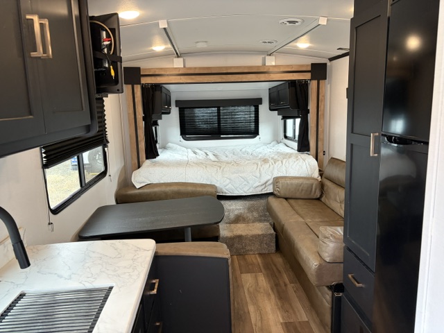 2023 Keystone Outback Ultra-Lite Ultra-Lite 240URS - Image 10
