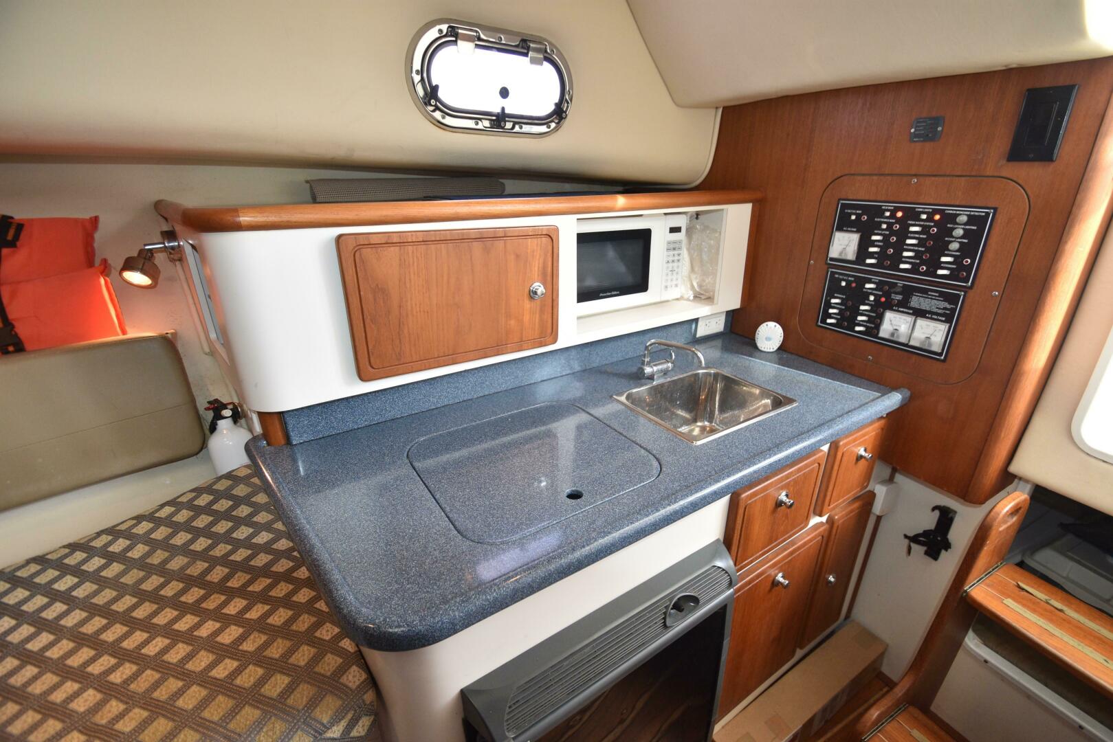 2005 Pursuit 3070 Offshore Express - Image 24