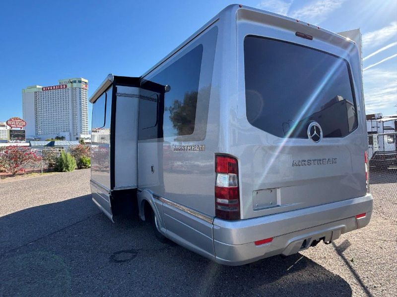2019 Airstream Atlas Murphy Suite - Image 3