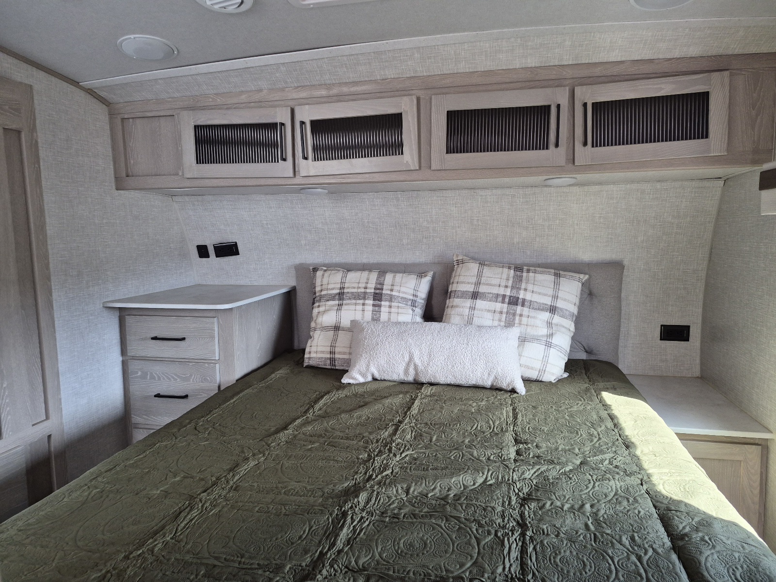 2022 Forest River Rockwood Ultra Lite 2883WS - Image 12