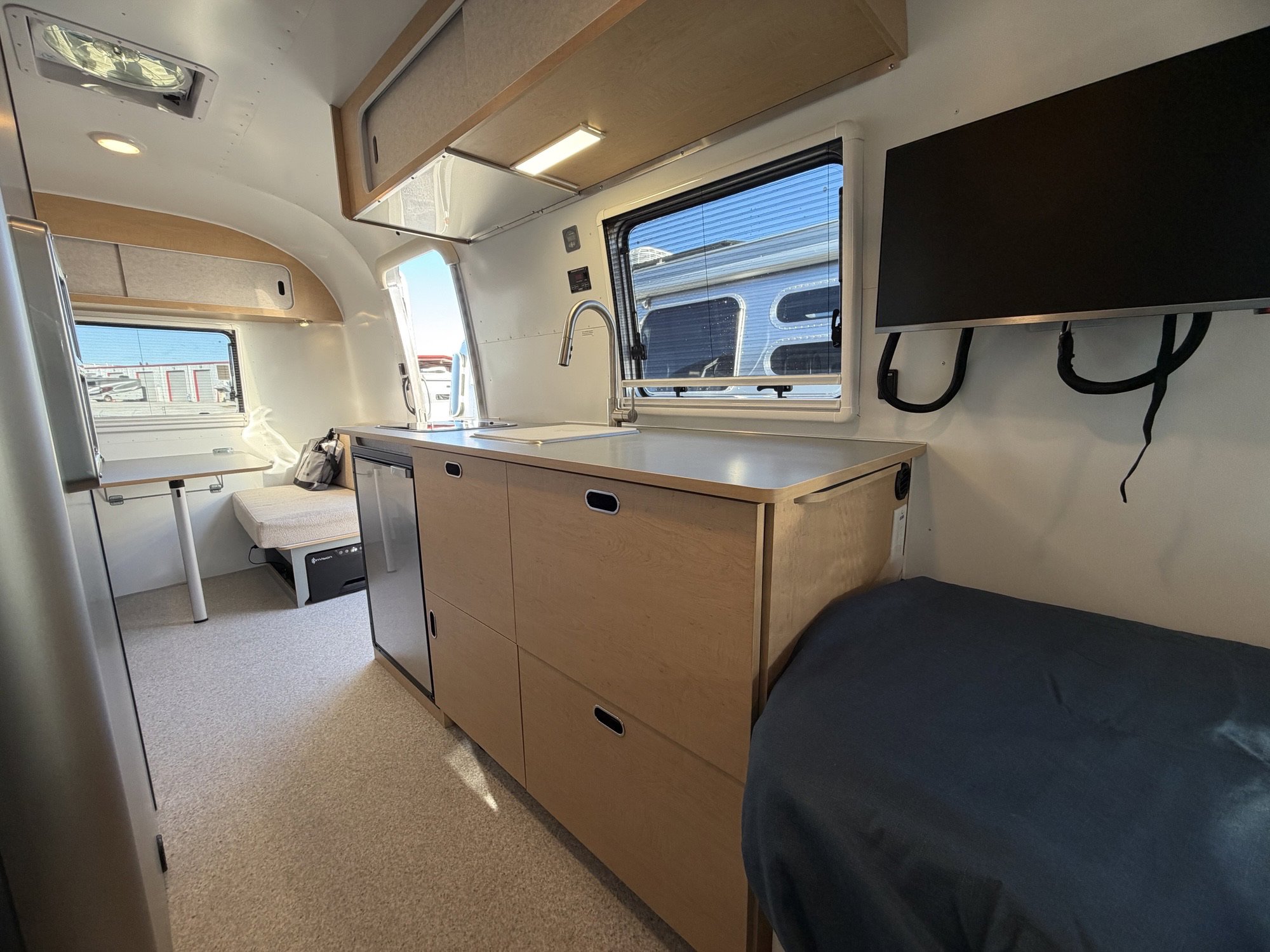 2026 AIRSTREAM WORLD TRAVELERUSA 22RB - Image 25