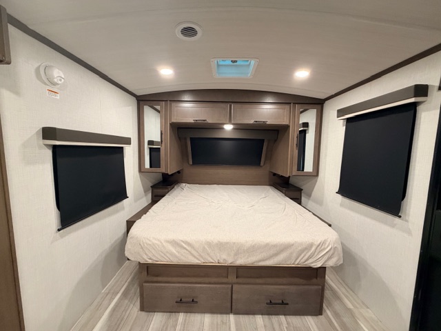 2026 Keystone Cougar Half-Ton 22MLS - Image 19