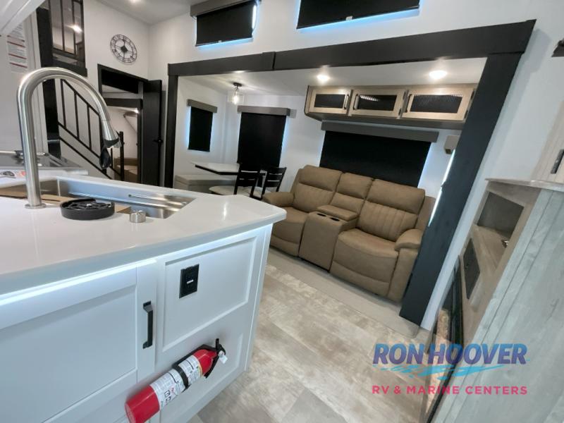 2026 PALOMINO 429LFT - Image 40
