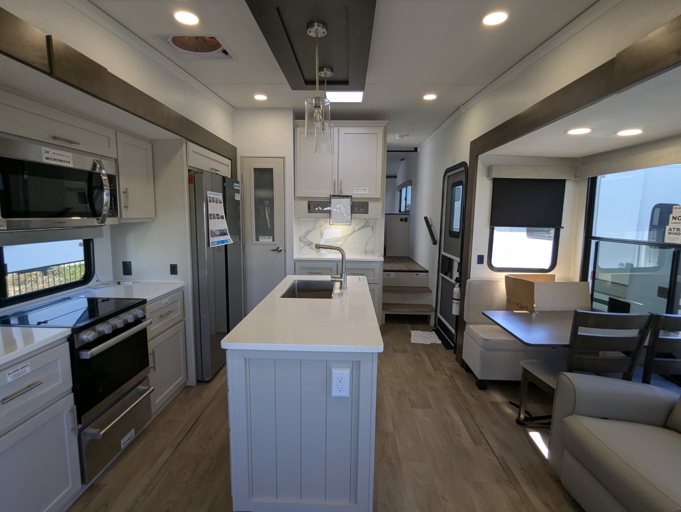 2027 Alliance RV Avenue 32RLS - Image 26