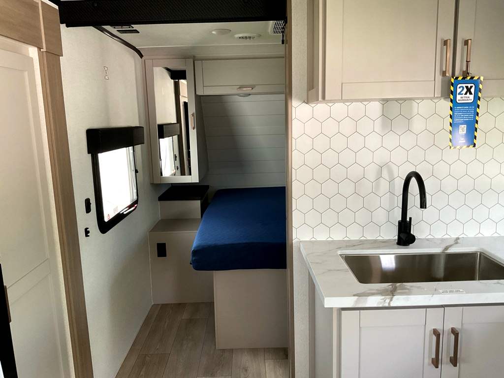 2027 JAYCO Jay Feather 25BH - Image 16