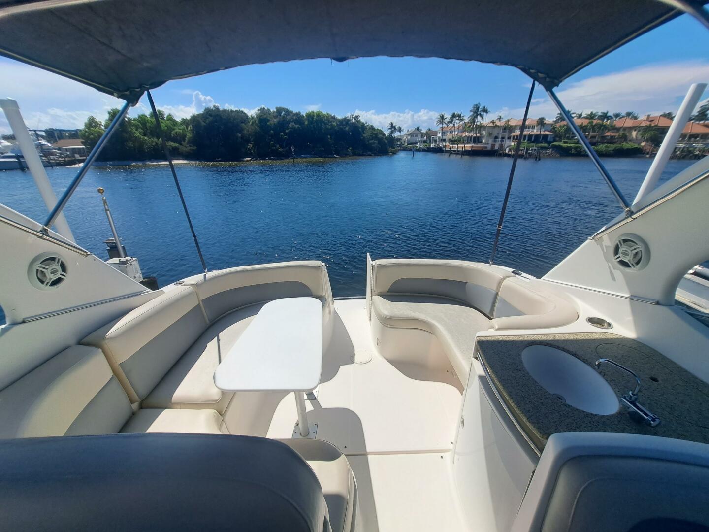 2005 Chaparral 330 Signature Cruiser - Image 7