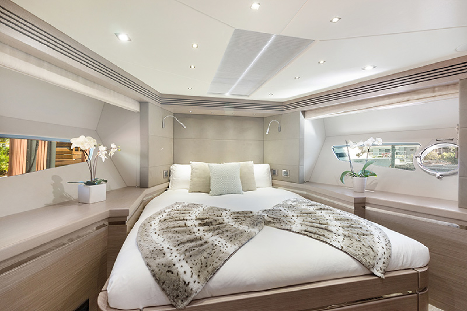 2015 Sunseeker Sport Yacht 68 - Image 14