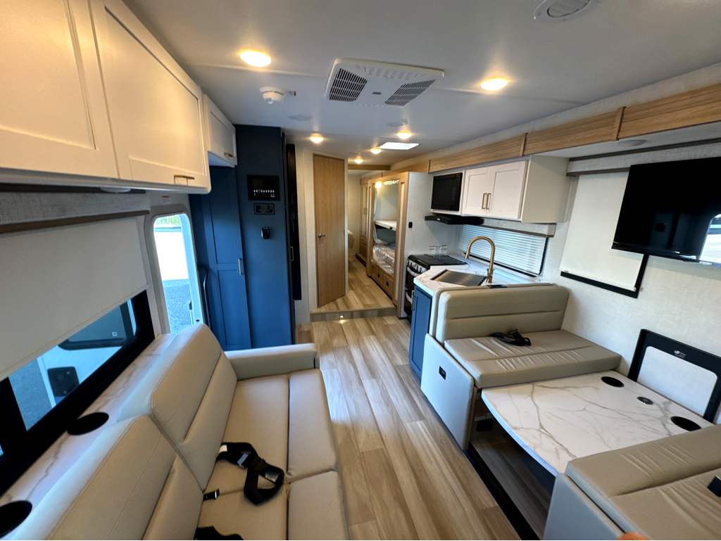 2027 THOR MOTOR COACH MAGNITUDE GA31 - Image 14