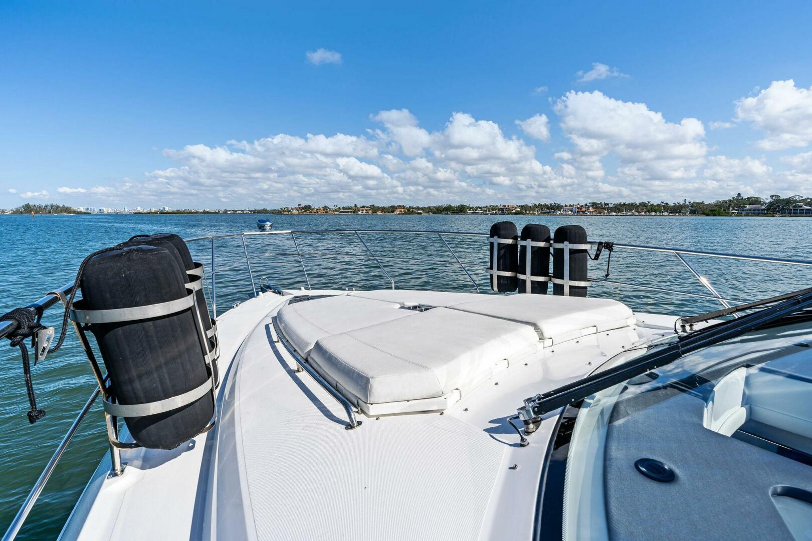 2019 Cruisers Yachts 45 Cantius - Image 7