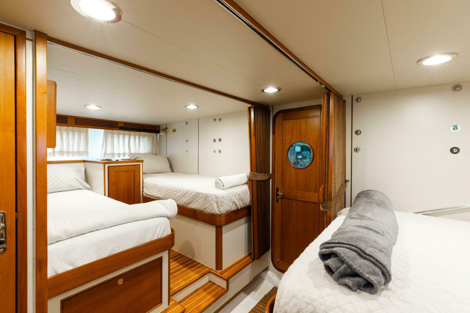 2016 Marlow EXPLORER 88E - Image 26