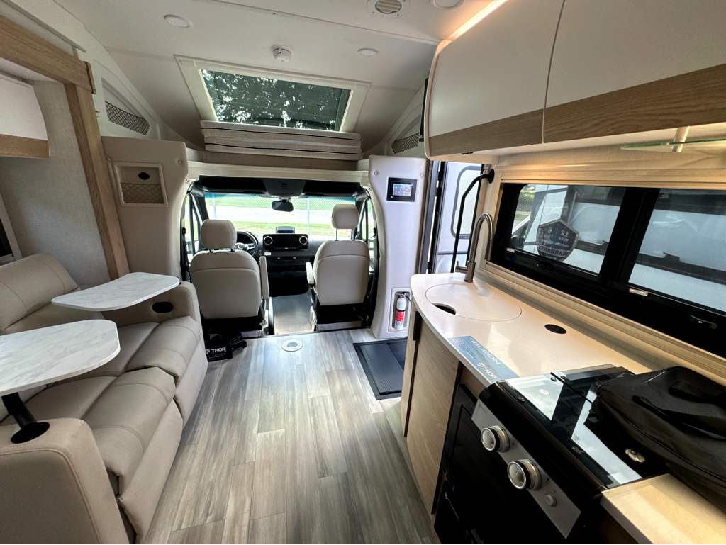2027 THOR MOTOR COACH TIBURON 24XL - Image 12