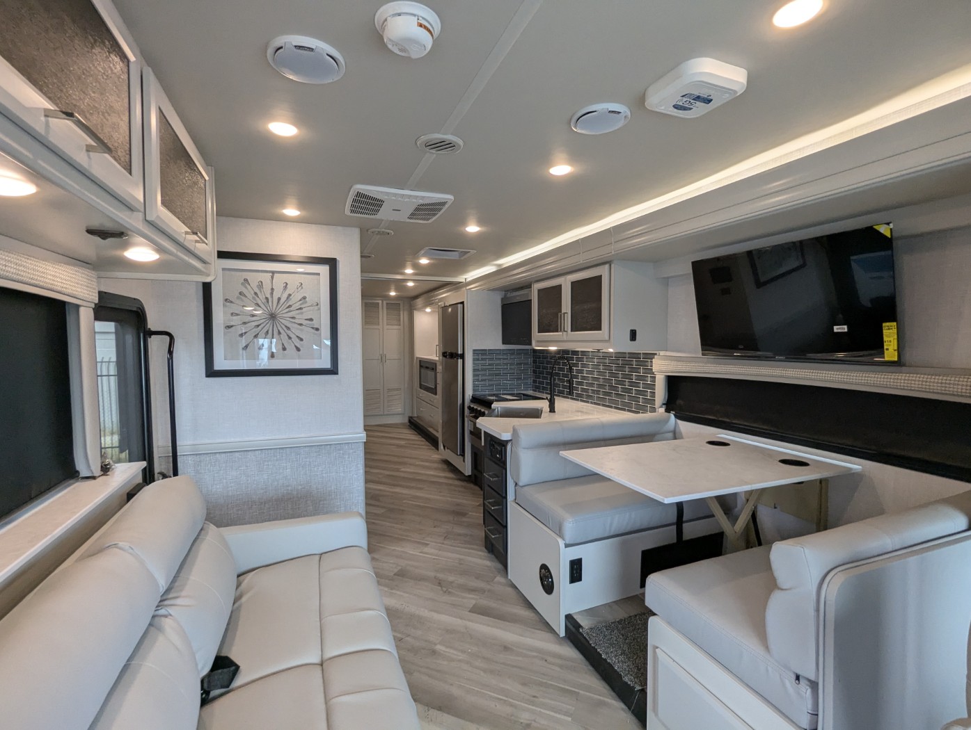 2026 Holiday Rambler Invicta 32RW - Image 12