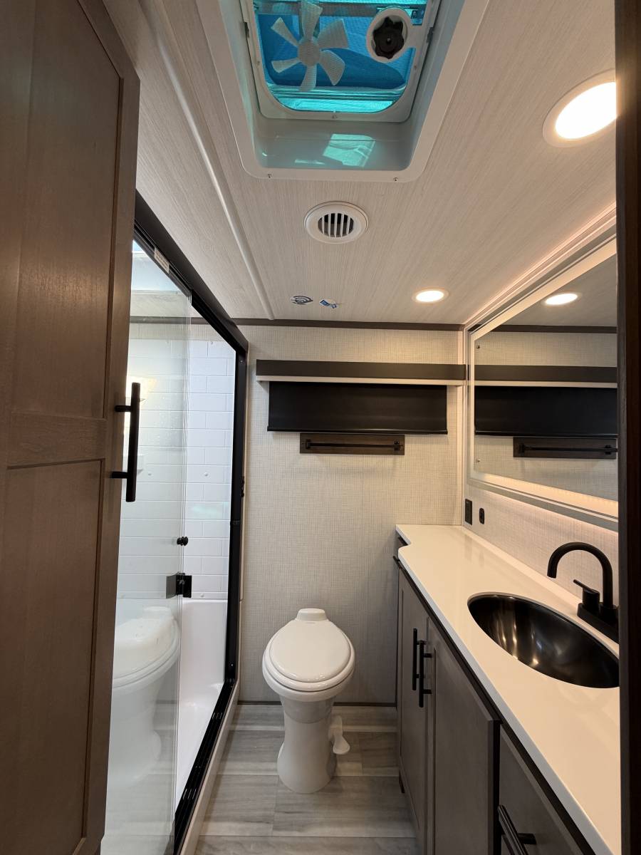 2026 Keystone Cougar Midnight Edition 350LLK - Image 24