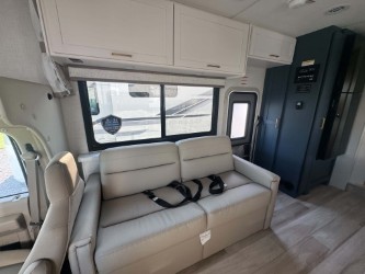 2027 THOR MOTOR COACH MAGNITUDE GA31 - Image 11