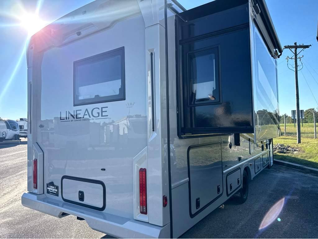 2027 GRAND DESIGN LINEAGE SERIESE 30DC - Image 4