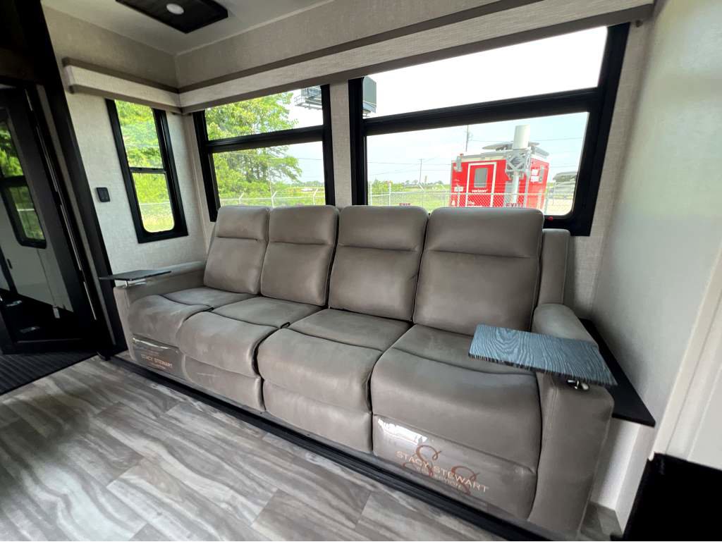 2025 JAYCO SEISMIC 4113 - Image 6