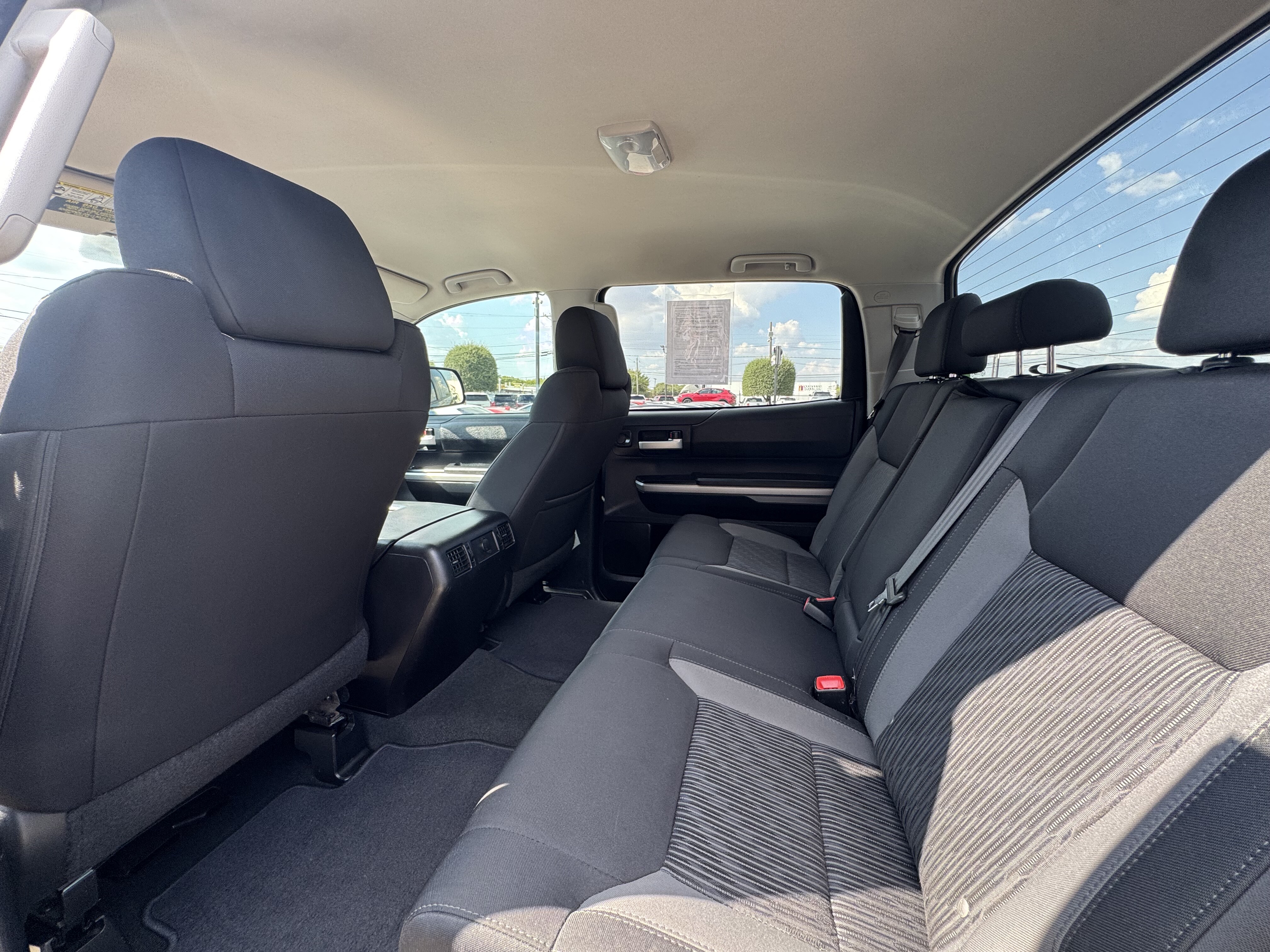 2014 Toyota Tundra CrewMax SR5 4WD 5.7L V8 - Image 18